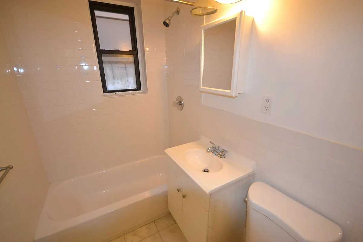 34-15 Parsons Boulevard #4M - Photo 7 of 12