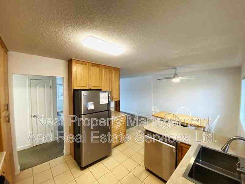 236 Nicholson St S #A - Photo 3 of 16