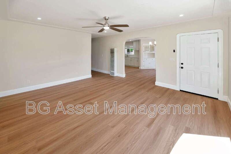 2801 Sabral Cir - Photo 2 of 23