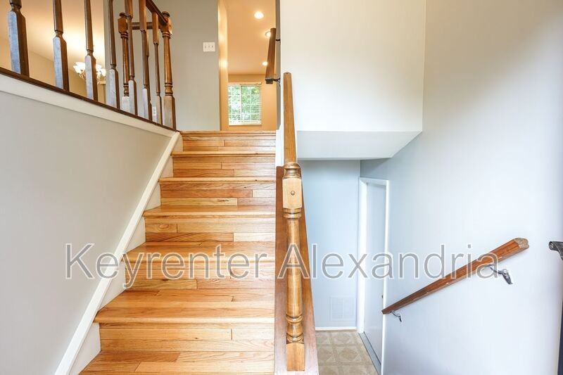 5901 Beech Tree Dr - Photo 3 of 42