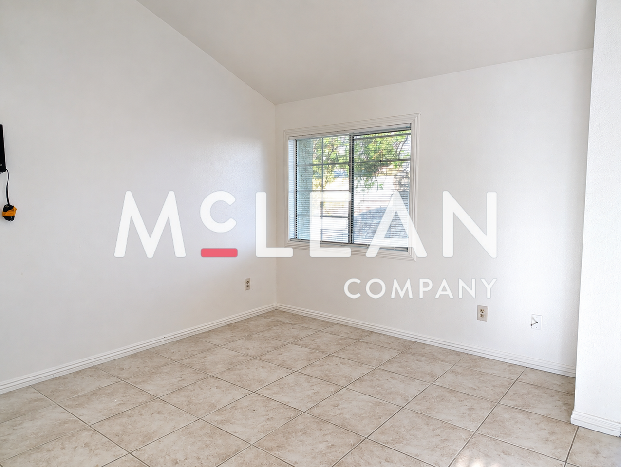 3270 N Sandspring Dr - Photo 6 of 9