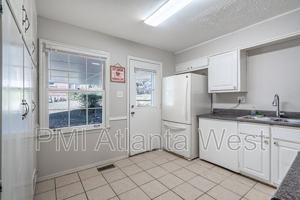 featured image of 2135 Knighton Dr