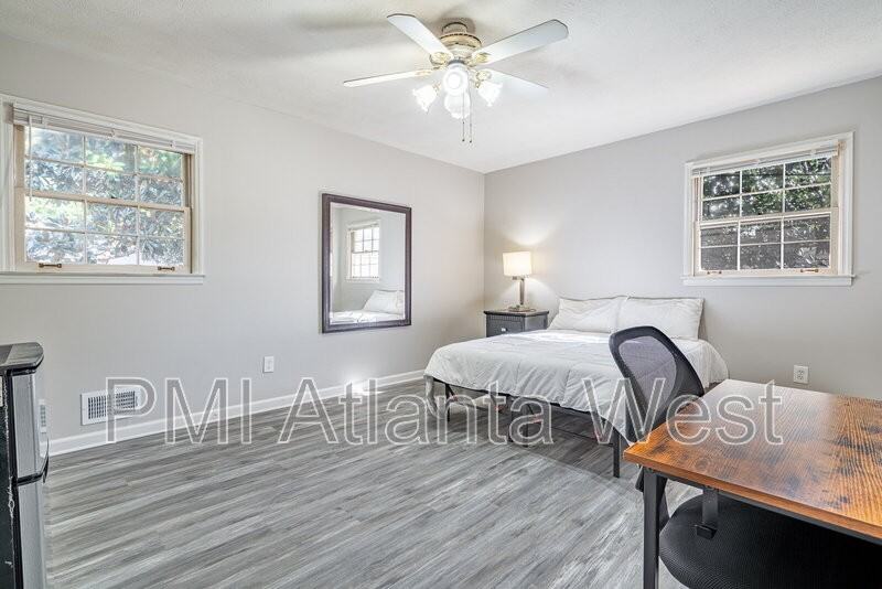 2135 Knighton Dr - Photo 3 of 15