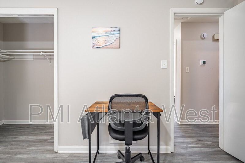 2135 Knighton Dr - Photo 4 of 15