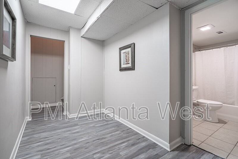 2135 Knighton Dr - Photo 5 of 12
