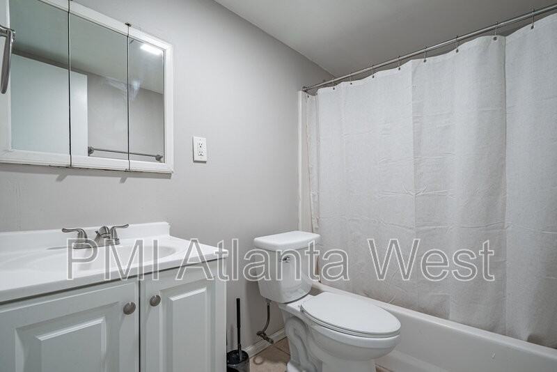2135 Knighton Dr - Photo 6 of 12
