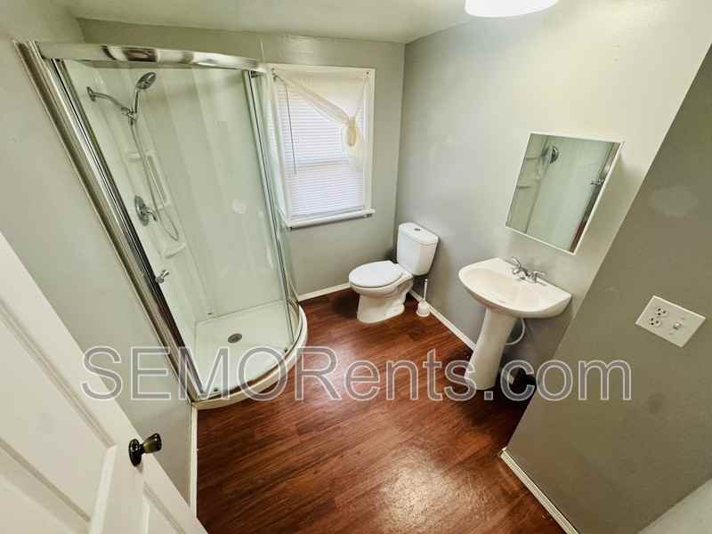 301 S Spring St - Photo 3 of 10