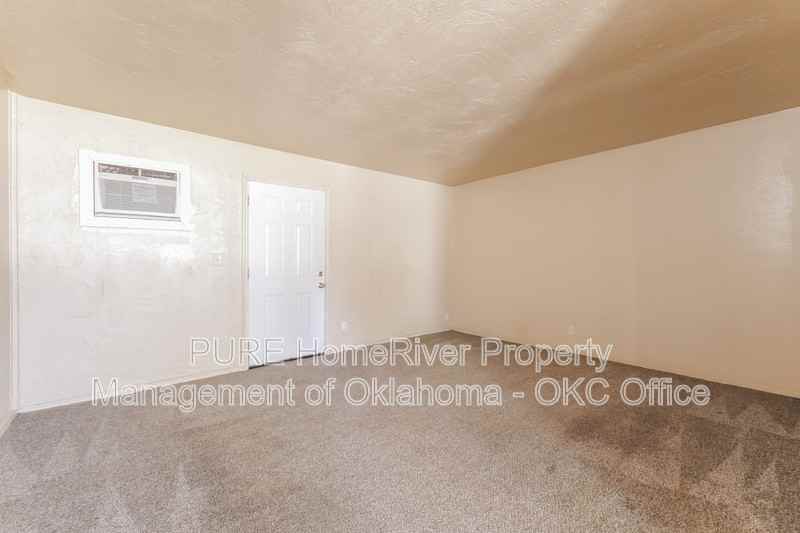 3906 S Hudson Ave - Photo 5 of 19
