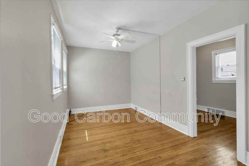 292 Richmond Ave - Photo 2 of 17