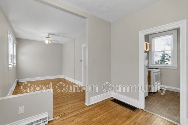 292 Richmond Ave - Photo 3 of 17