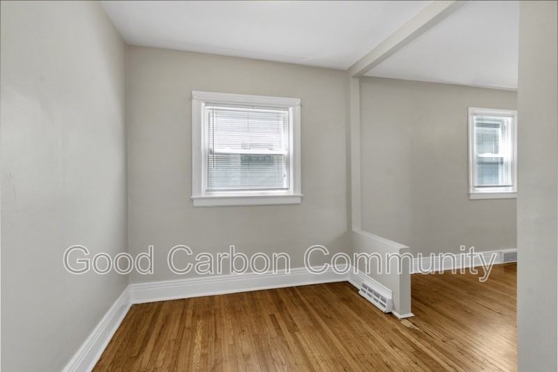 292 Richmond Ave - Photo 4 of 17