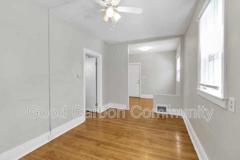 292 Richmond Ave - Photo 5 of 17