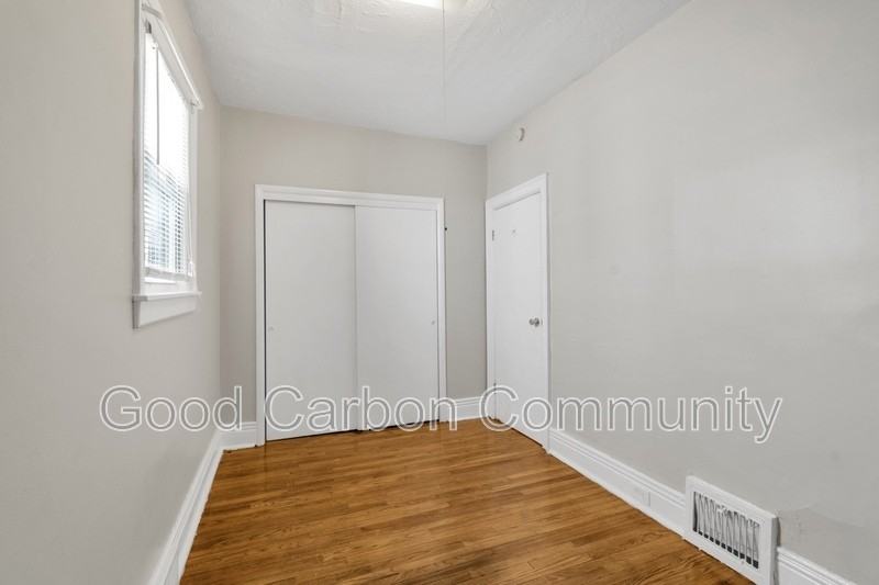 292 Richmond Ave - Photo 6 of 17