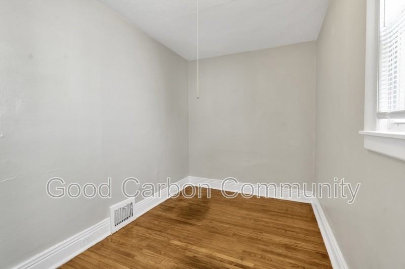 292 Richmond Ave - Photo 7 of 17