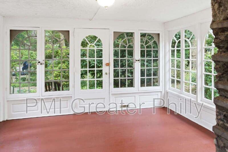7127 Lincoln Dr - Photo 2 of 2