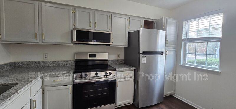 3109 Heathstead Pl - Photo 2 of 15