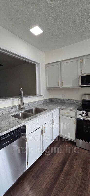3109 Heathstead Pl - Photo 3 of 15