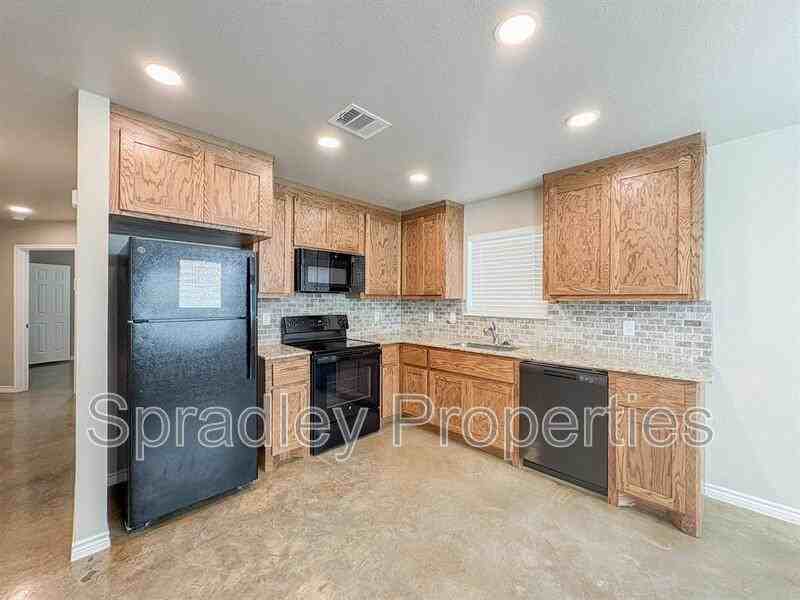 502 N 3rd St Unit B - Photo 5 of 16
