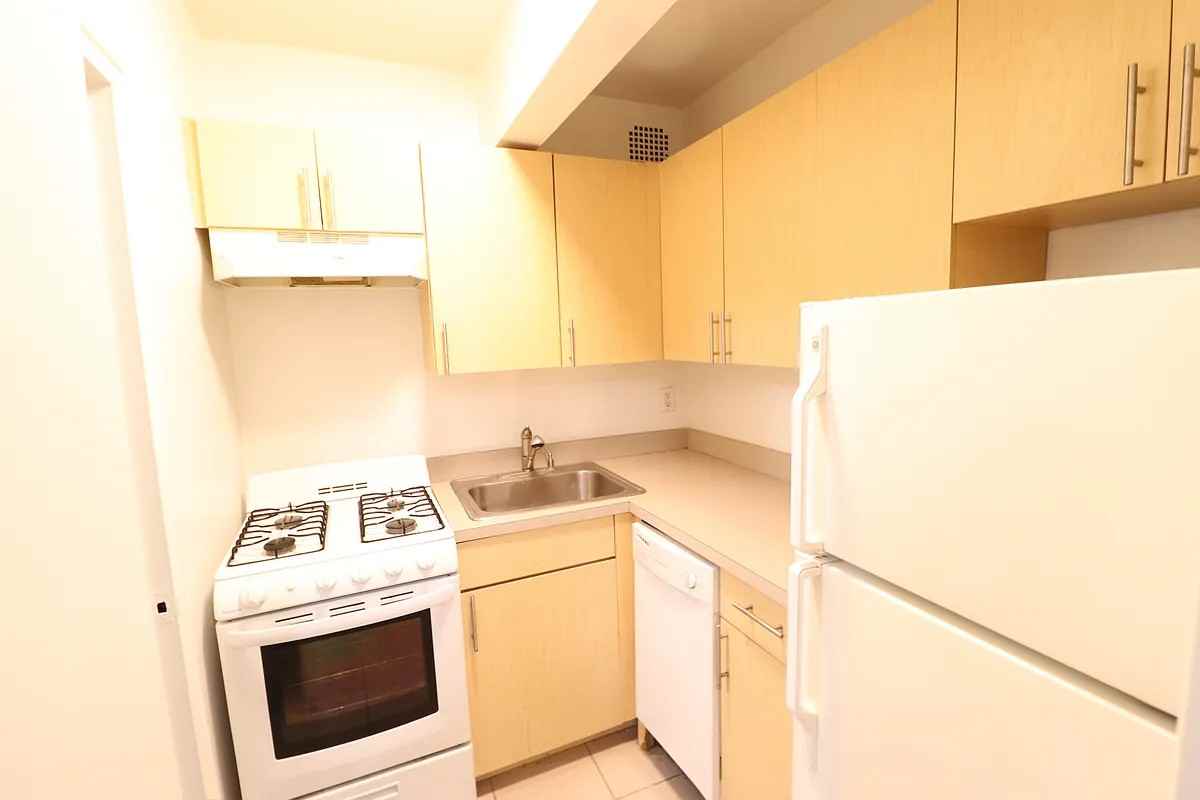 98-30 67th Avenue #5L - Photo 5 of 7