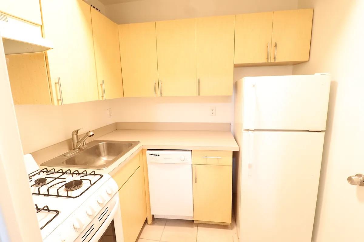 98-30 67th Avenue #5L - Photo 6 of 7