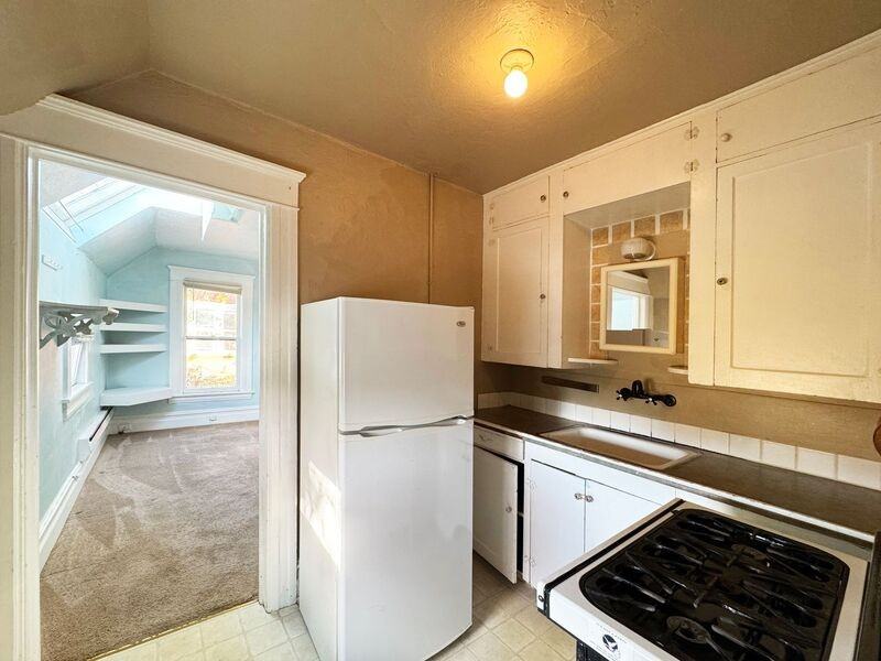 527 Monroe St #5 - Photo 3 of 11