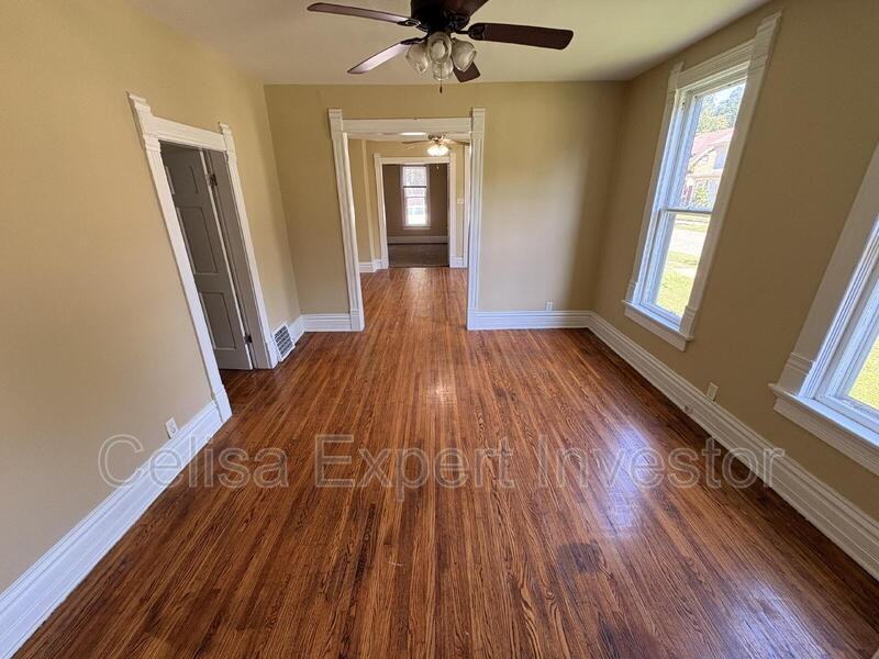 3201 Dinnen Ave - Photo 3 of 8