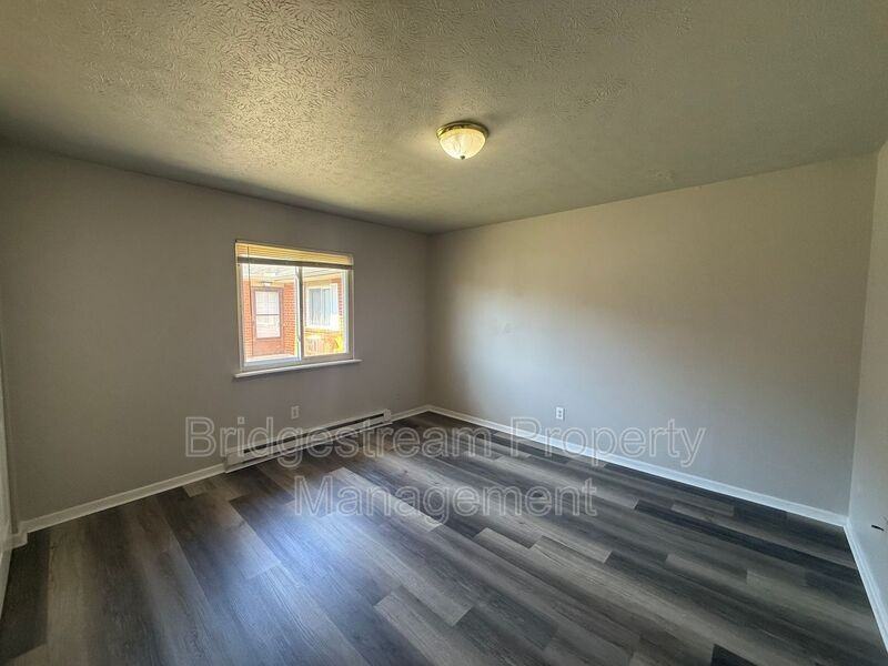 4650 Waynedale Cir - Photo 4 of 5