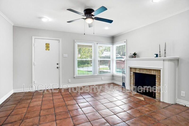 3528 Rogers Ave - Photo 2 of 16