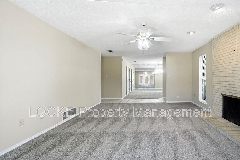 4917 Ledgestone Dr - Photo 3 of 17