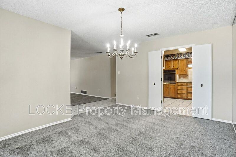 4917 Ledgestone Dr - Photo 6 of 17