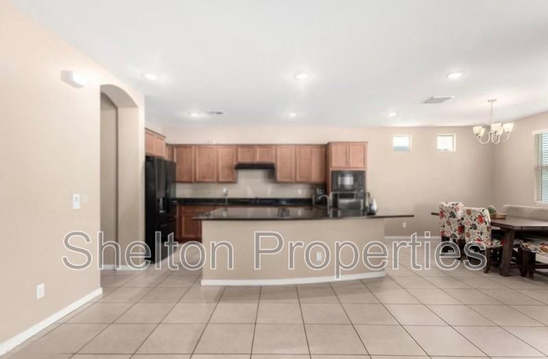 15062 W Portland St - Photo 4 of 29