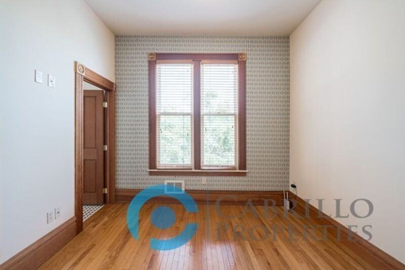 1499 J St - Photo 4 of 35