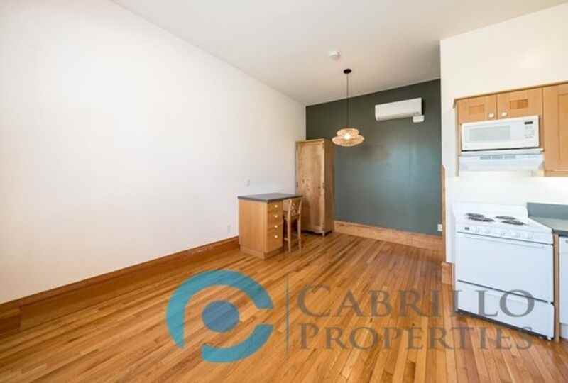 1499 J St - Photo 5 of 35