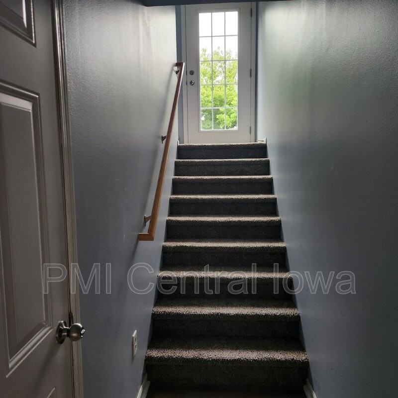 305 Ne Kingwood - Photo 2 of 15