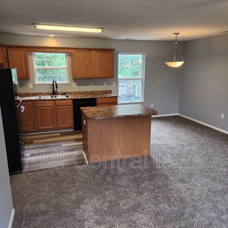 305 Ne Kingwood - Photo 5 of 15
