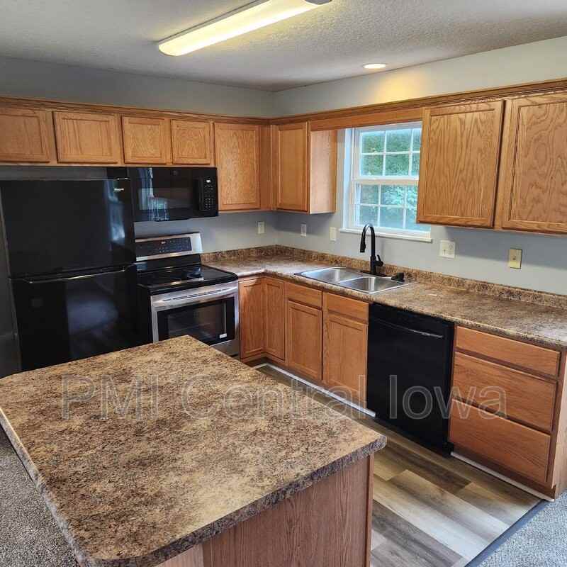 305 Ne Kingwood - Photo 6 of 15