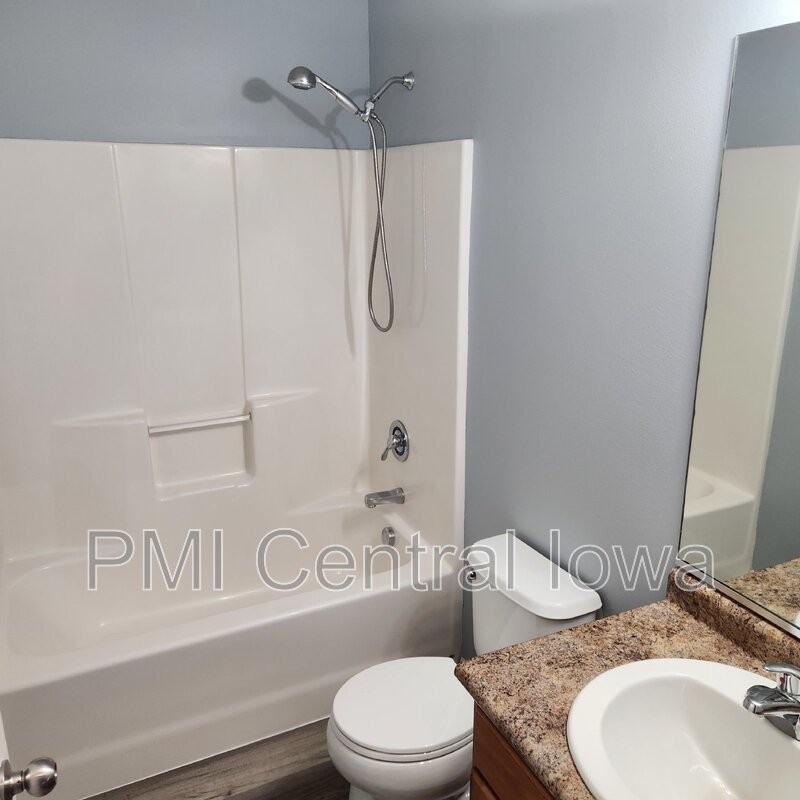 305 Ne Kingwood - Photo 7 of 15