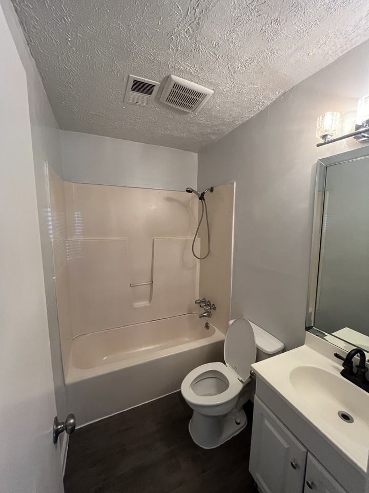 1074 Sparrow Ct - Photo 6 of 9