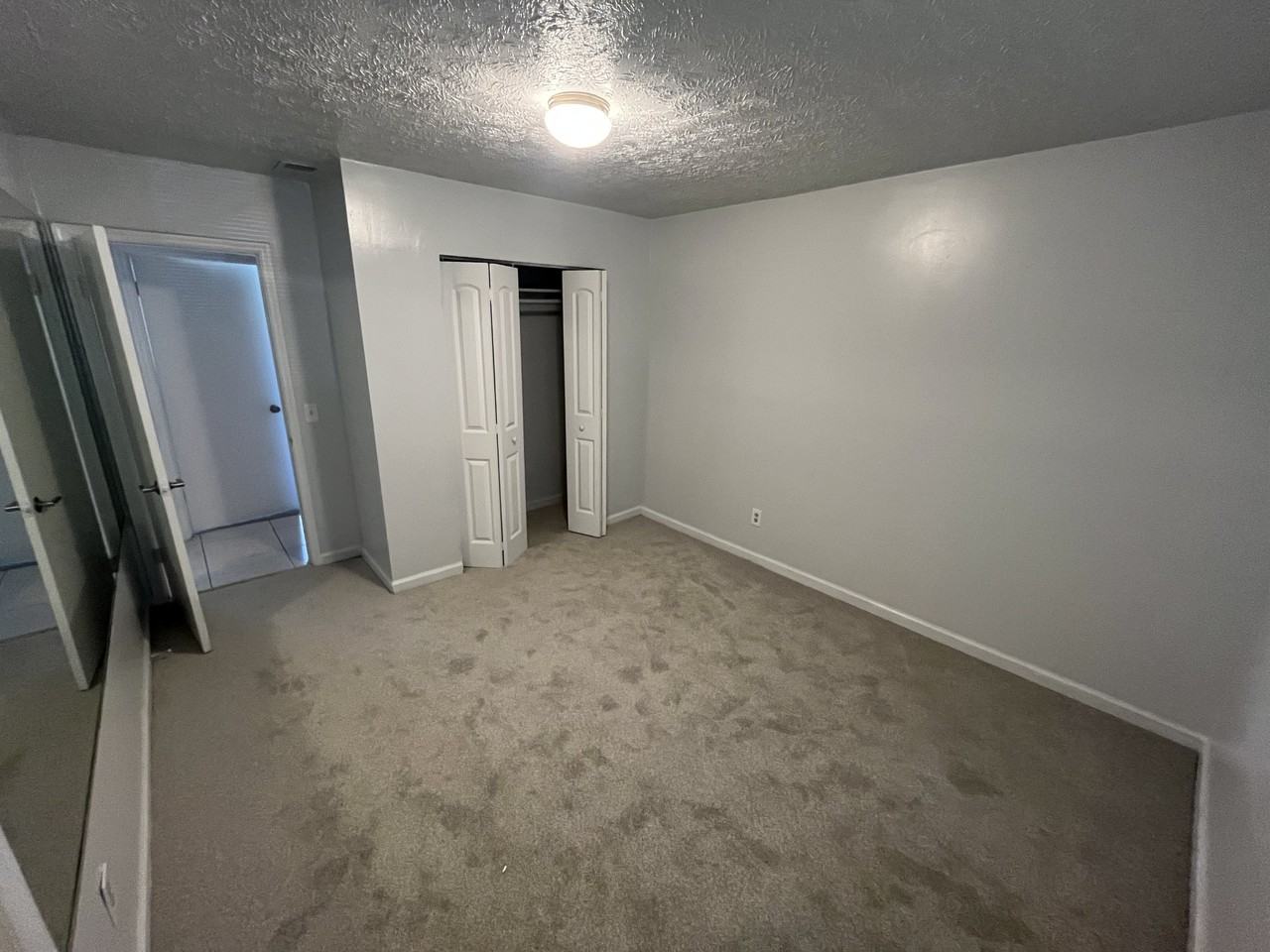 1074 Sparrow Ct - Photo 7 of 9