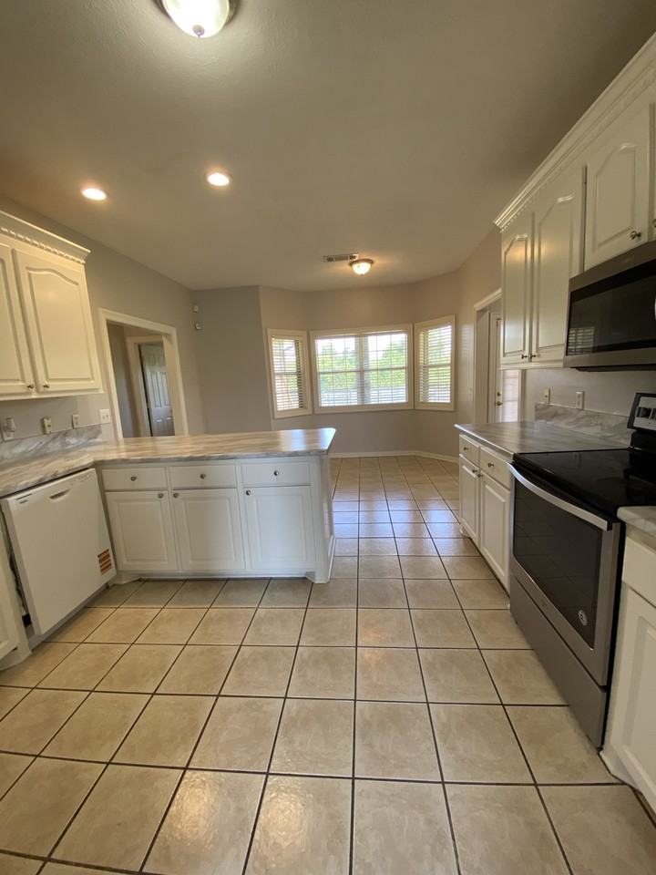 145 Linda Dr - Photo 5 of 9