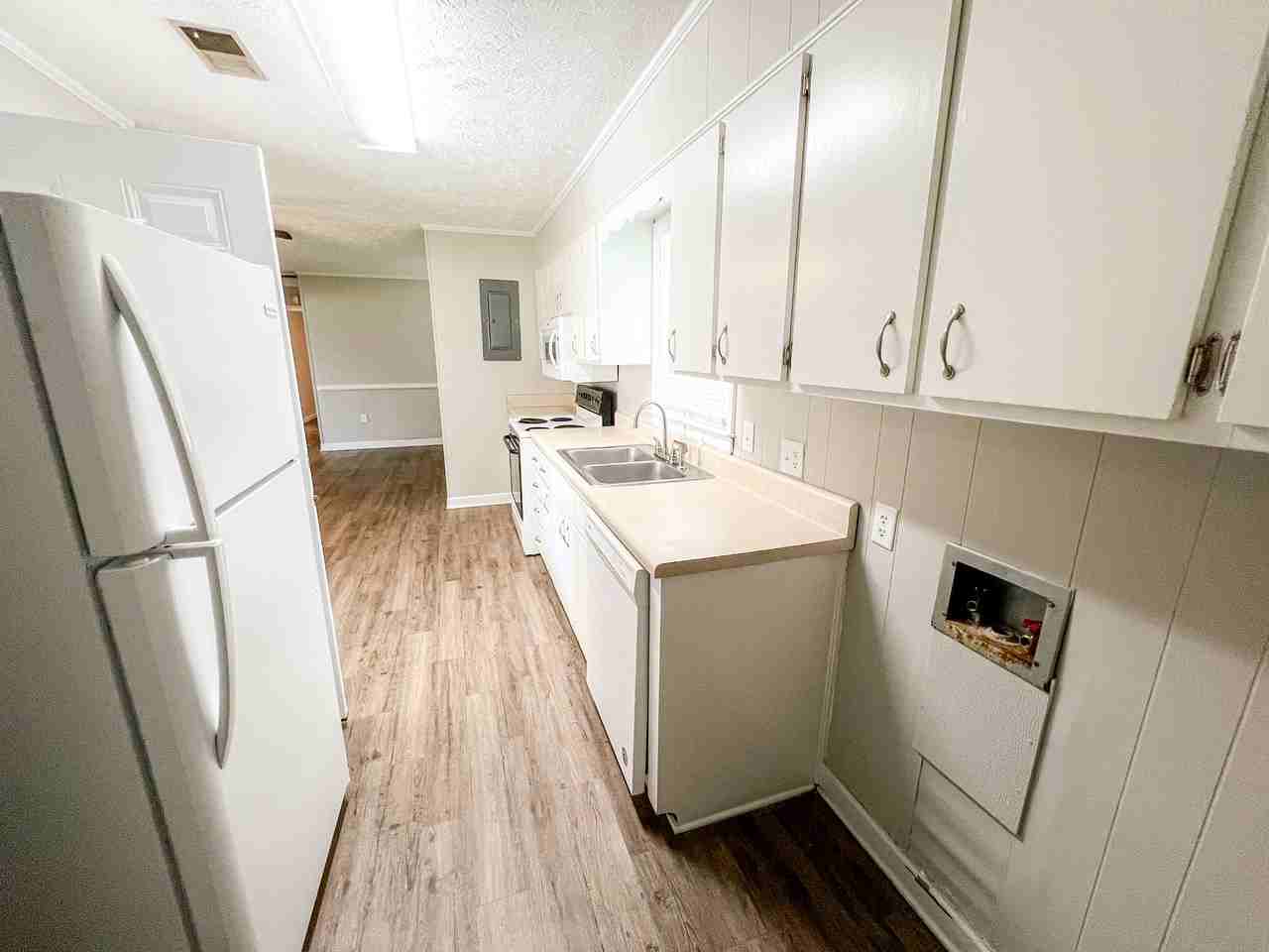 211 W 17th St #B - Photo 4 of 18