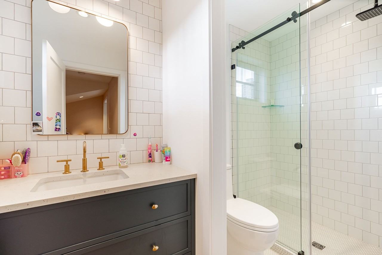 4643 Midlawn Drive - Photo 7 of 37