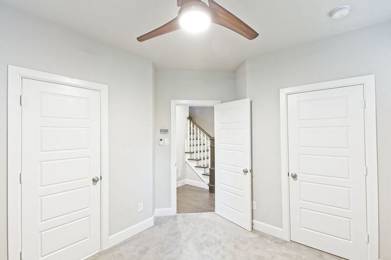 5319 Holland Ave - Photo 5 of 41