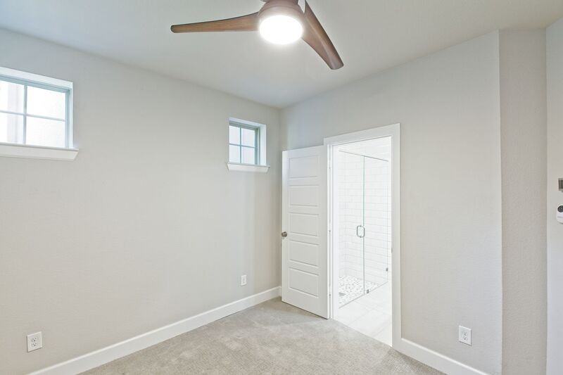 5319 Holland Ave - Photo 6 of 41