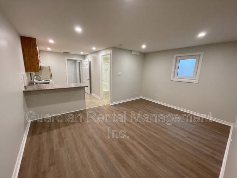 325 Albany St #3 - Photo 4 of 9