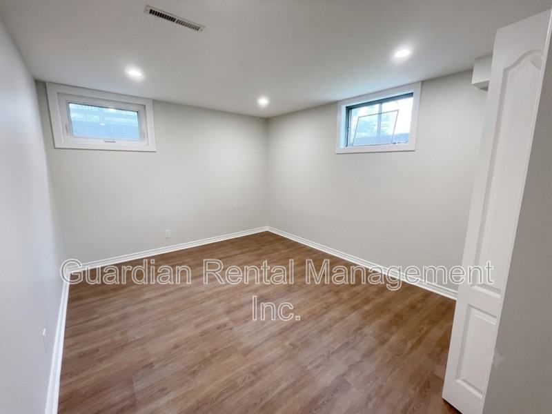 325 Albany St #3 - Photo 5 of 9