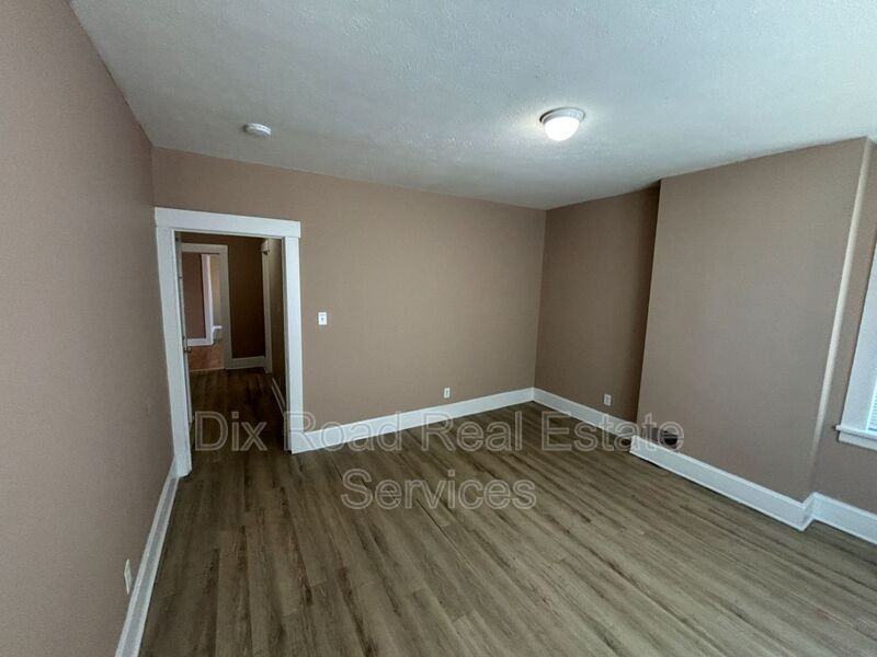 704 Baltimore St - Photo 5 of 14