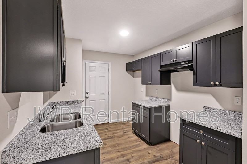 1159 W 21st St - Photo 2 of 20