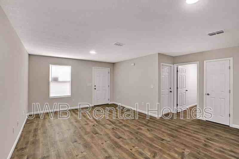 1159 W 21st St - Photo 6 of 20