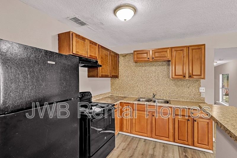 7832 Paul Jones Dr - Photo 2 of 21